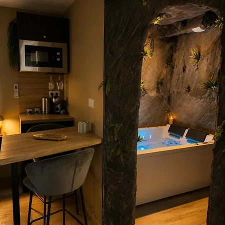 La Grotte Interdite - - Jacuzzi D'exeption